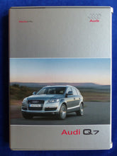 Lade das Bild in den Galerie-Viewer, Audi Q7 FSI TDI quattro - Hardcover Pressemappe + CD-Rom press-kit 01.2006