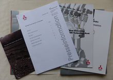 Lade das Bild in den Galerie-Viewer, Mitsubishi Pajero L200 Carisma 2002 - Pressemappe CD-Rom press-kit IAA 09.2001