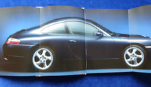 Lade das Bild in den Galerie-Viewer, Porsche 911 Carrera 4 Cabrio 996 MJ 2001 - Hardcover Prospekt Brochure 08.2000