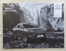 Lade das Bild in den Galerie-Viewer, Toyota Hilux MJ 2018 - Prospekt Brochure + Preisliste 05.2017