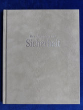 Lade das Bild in den Galerie-Viewer, Mercedes-Benz Ursprung der Sicherheit 1900-2006 - Hardcover Prospekt 04.2008