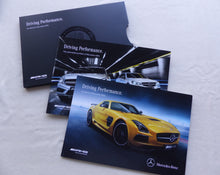 Lade das Bild in den Galerie-Viewer, Mercedes AMG Driving Performance 2014 - 2 Prospekte in Box 07.2013 englisch