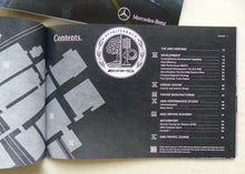 Lade das Bild in den Galerie-Viewer, Mercedes AMG Driving Performance 2014 - 2 Prospekte in Box 07.2013 englisch