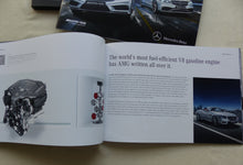Lade das Bild in den Galerie-Viewer, Mercedes AMG Driving Performance 2014 - 2 Prospekte in Box 07.2013 englisch