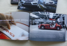 Lade das Bild in den Galerie-Viewer, Mercedes AMG Driving Performance 2014 - 2 Prospekte in Box 07.2013 englisch