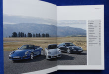 Lade das Bild in den Galerie-Viewer, Porsche 911 Carrera Typ 997 MJ 2008 - Hardcover Prospekt Brochure 02.2008