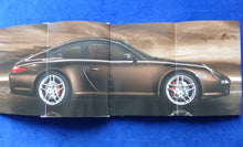 Lade das Bild in den Galerie-Viewer, Porsche 911 Carrera Typ 997 MJ 2008 - Hardcover Prospekt Brochure 02.2008