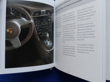 Lade das Bild in den Galerie-Viewer, Porsche 911 Carrera Typ 997 MJ 2008 - Hardcover Prospekt Brochure 02.2008