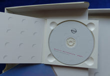 Lade das Bild in den Galerie-Viewer, Nissan Z Concept Chappo Concept X-Trail - Pressemappe Foto CD-Rom press-kit 2001