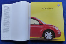 Lade das Bild in den Galerie-Viewer, VW New Beetle MJ 2000 - Buch Hardcover Prospekt Brochure 10.1999
