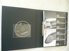 Lade das Bild in den Galerie-Viewer, Audi TechDay Elektromobilität A1 Q5 R8 - Hardcover-Pressemappe + CD 11.2010