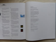 Lade das Bild in den Galerie-Viewer, VW Bora Limousine - Buch Hardcover Prospekt Brochure 03.1999