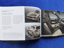 Lade das Bild in den Galerie-Viewer, Porsche Exclusive Cayenne Turbo MJ 2015 - Hardcover Prospekt Brochure 11.2014