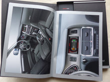 Lade das Bild in den Galerie-Viewer, Audi Q7 hybrid MJ 2006 - Hardcover Pressemappe CD-Rom Press-Kit 09.2005