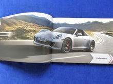 Lade das Bild in den Galerie-Viewer, Porsche 911 GTS Modelle Typ 991 MJ 2017 - Hardcover Prospekt Brochure 01.2017