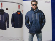 Lade das Bild in den Galerie-Viewer, Porsche Design Driver's Selection 2012 - 911 Cayenne - Prospekt Katalog 07.2011
