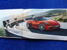 Lade das Bild in den Galerie-Viewer, Porsche 718 Boxster S MJ 2016 - Hardcover Prospekt Brochure 12.2015 im Schuber