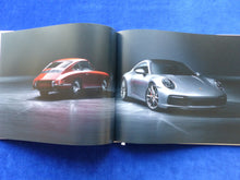 Lade das Bild in den Galerie-Viewer, Porsche 911 Carrera S Typ 992 MJ 2019 - Hardcover Prospekt Brochure 11.2018