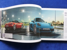 Lade das Bild in den Galerie-Viewer, Porsche 718 Boxster & 718 Cayman MJ 2017 - Hardcover Prospekt Brochure 04.2016