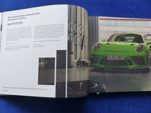Lade das Bild in den Galerie-Viewer, Porsche 911 GT3 RS Typ 991.2 MJ 2019 - Hardcover Prospekt Brochure 05.2019 - car-brochure