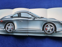 Lade das Bild in den Galerie-Viewer, Porsche 911 Carrera Cabrio Typ 997 MJ 2006 - Hardcover Prospekt Brochure 06.2005