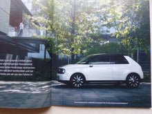 Lade das Bild in den Galerie-Viewer, Honda e MJ 2021 Elektroauto E-Motor - Prospekt Brochure + Preisliste 09.2020