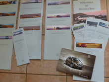 Lade das Bild in den Galerie-Viewer, Konvolut Sammlung 50 Prospekte Mercedes PKW C-Klasse E-Klasse S-Klasse '95-2000