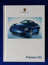 Lade das Bild in den Galerie-Viewer, Porsche 911 Carrera S Typ 997 MJ 2005 - Hardcover Prospekt Brochure 10.2004
