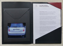Lade das Bild in den Galerie-Viewer, Mini Cooper Premiere Detroit Motor Show 2001 - Pressemappe press-kit 12.2000

