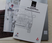 Lade das Bild in den Galerie-Viewer, Mitsubishi Pajero L200 Carisma 2002 - Pressemappe CD-Rom press-kit IAA 09.2001
