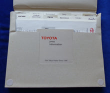 Lade das Bild in den Galerie-Viewer, Toyota Tokyo Motor Show 1999 - Pressemappe + CD-Rom press-kit 10.1999 englisch
