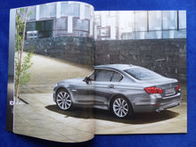 Lade das Bild in den Galerie-Viewer, BMW 5er Limousine 550i Typ F10 MJ 2010 - Prospekt Brochure 02.2009
