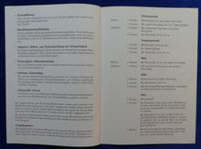 Lade das Bild in den Galerie-Viewer, Köckerling Hackstriegel praktische Anwendung - Prospekt Brochure 01.1993
