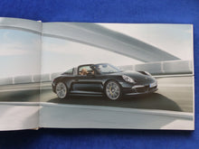 Lade das Bild in den Galerie-Viewer, Porsche 911 Targa Typ 991 MJ 2016 - Hardcover Prospekt + Preisliste 03.2015
