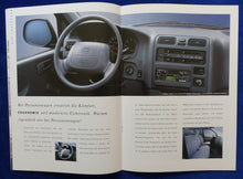 Lade das Bild in den Galerie-Viewer, Toyota HiAce Combi Kasten MJ 1996 - Prospekt Brochure + Technische Daten 12.1995
