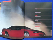 Lade das Bild in den Galerie-Viewer, Chevrolet 1993 Camaro Cavalier Beretta Lumina - US-Prospekt Brochure 1992 USA
