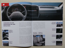 Lade das Bild in den Galerie-Viewer, Toyota HiAce Combi Kasten - Prospekt Brochure + Daten &amp; Ausstattungen 04.1994
