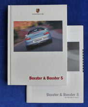 Lade das Bild in den Galerie-Viewer, Porsche Boxster S Typ 986 MJ 2002 - Hardcover Prospekt + Preisliste 08.2001
