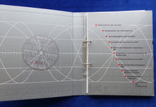 Lade das Bild in den Galerie-Viewer, AUDI Elektronik Auditorium - Media-Info Hardcover-Pressemappe Press-Kit 06.2005
