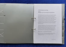 Lade das Bild in den Galerie-Viewer, AUDI Elektronik Auditorium - Media-Info Hardcover-Pressemappe Press-Kit 06.2005
