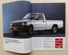 Lade das Bild in den Galerie-Viewer, Toyota Hilux MJ 1992 - Prospekt Brochure + Daten &amp; Ausstattungen 01.1992
