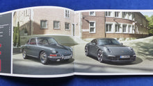 Lade das Bild in den Galerie-Viewer, Porsche 911 50 Jahre Jubiläumsmodell - Hardcover Prospekt + Preisliste 06.2013
