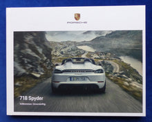 Lade das Bild in den Galerie-Viewer, Porsche 718 Spyder Boxster Typ 982 MJ 2021 - Hardcover Prospekt Brochure 09.2020
