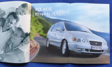 Lade das Bild in den Galerie-Viewer, Hyundai Trajet 2.7 V6 MJ 2001 - Prospekt Brochure 08.2000
