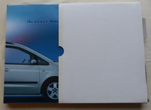 Lade das Bild in den Galerie-Viewer, VW Sharan MJ 2002 - Buch Hardcover Prospekt Brochure 05.2001
