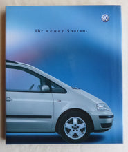 Lade das Bild in den Galerie-Viewer, VW Sharan MJ 2002 - Buch Hardcover Prospekt Brochure 05.2001
