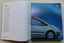 Lade das Bild in den Galerie-Viewer, VW Sharan MJ 2002 - Buch Hardcover Prospekt Brochure 05.2001
