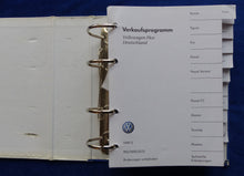 Lade das Bild in den Galerie-Viewer, VW Verkaufsprogramm intern PKW 2 MJ 2012 - Hardcover Prospekt Brochure 10.2011
