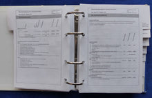 Lade das Bild in den Galerie-Viewer, VW Verkaufsprogramm intern PKW 1 MJ 2012 - Hardcover Prospekt Brochure 10.2011
