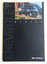 Lade das Bild in den Galerie-Viewer, Chevrolet Blazer MJ 2001 - Prospekt Brochure 2000 deutsch
